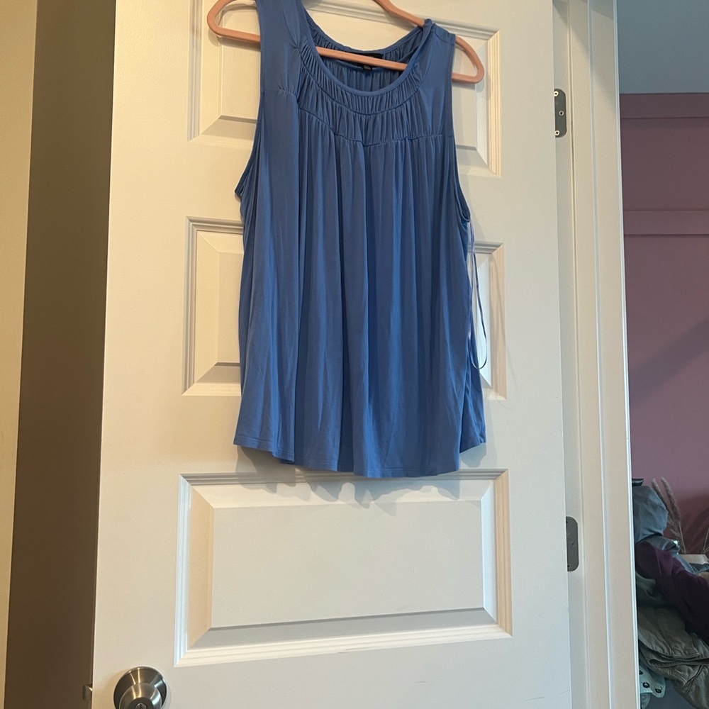 Simply Vera Vera Wang Blue Pleated Yoke Tank